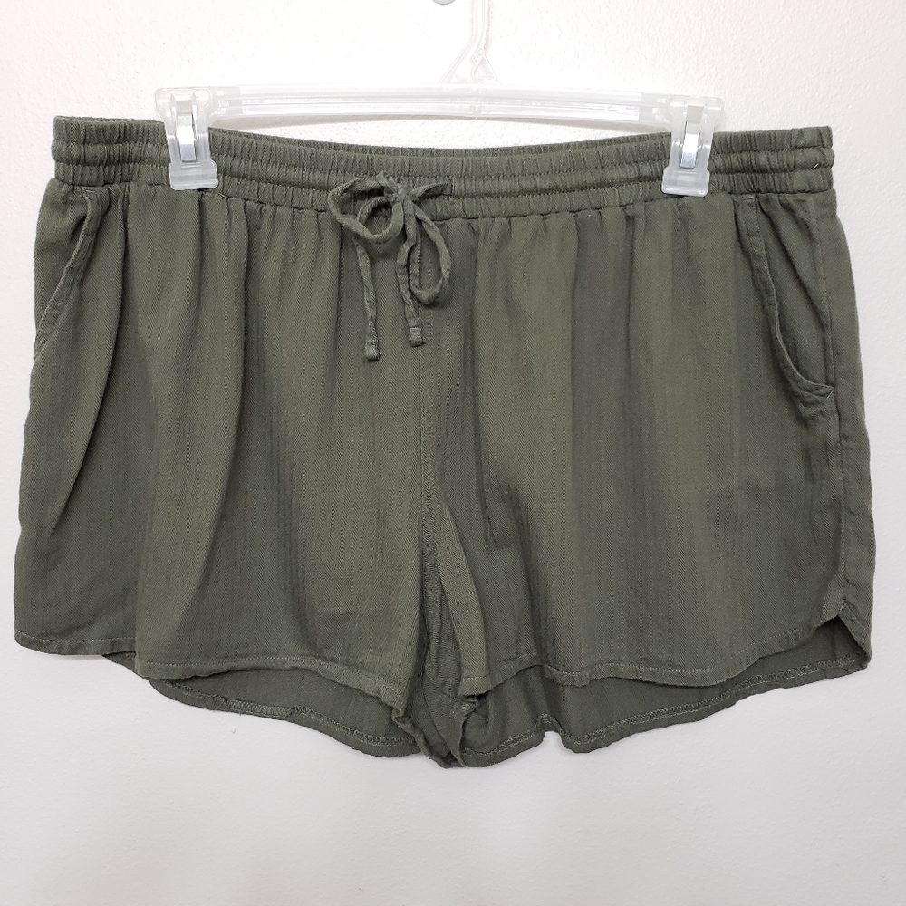 🌸 Universal Thread Army Green Cloth Shorts